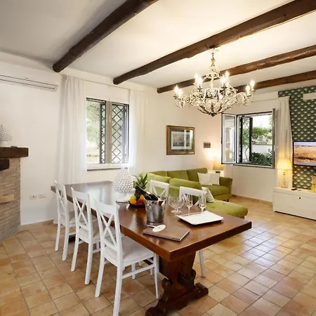 Alcantara Di Charme Villa